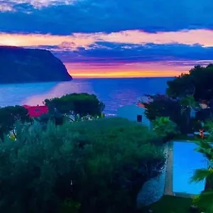 Astoria Maison D Hotes Studio Vue Mer Avec Piscine , Cassis France